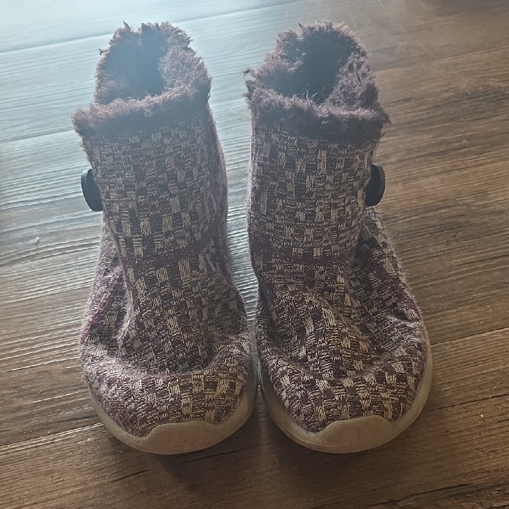 Skechers Womens Purple Knit Moccasin Boots